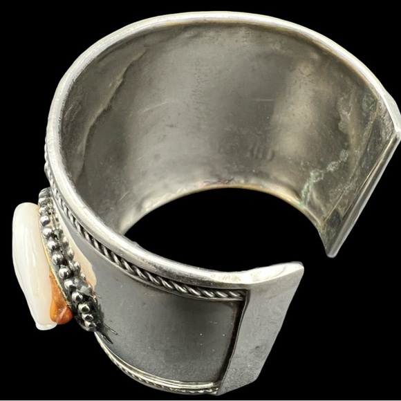 Wide Band Silver Cowrie Shell Bangle Bracelet - Picture 5 of 9